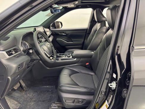 Used 2022 Toyota Highlander XSE image 16