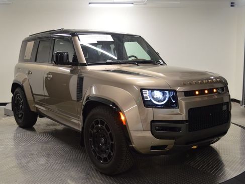 Certified 2025 Land Rover Defender 110 AWD/4WD image 9