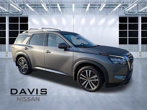 Used 2025 Nissan Pathfinder Platinum w/ Cargo Package AWD/4WD image 1