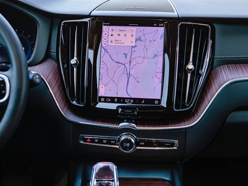 Used 2023 Volvo XC60 B5 Ultimate w/ Climate Package image 15