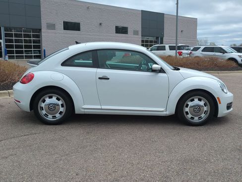 Used 2016 Volkswagen Beetle 1.8T Classic FWD image 9