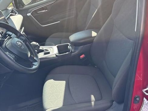 Used 2025 Toyota RAV4 XLE AWD/4WD image 12