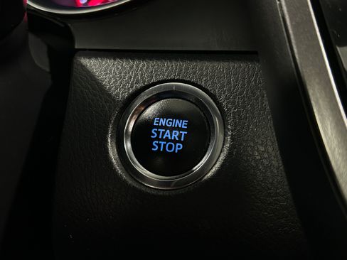 Used 2019 Toyota Camry XSE FWD image 11