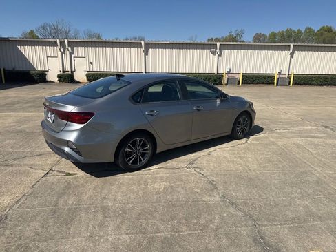 Used 2023 Kia Forte LXS image 10
