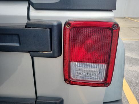 Used 2012 Jeep Wrangler Sport AWD/4WD image 9