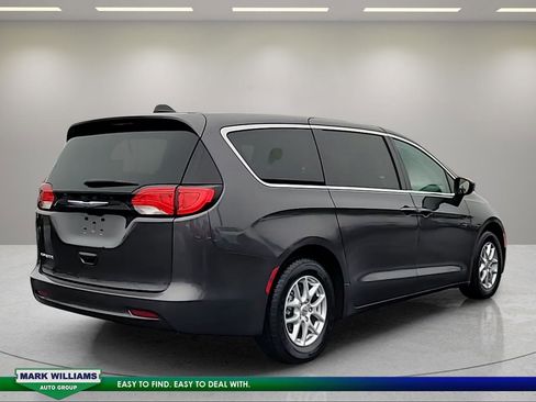 Used 2023 Chrysler Voyager LX image 8