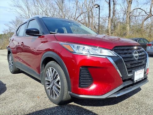 Used 2023 Nissan Kicks SV image 3