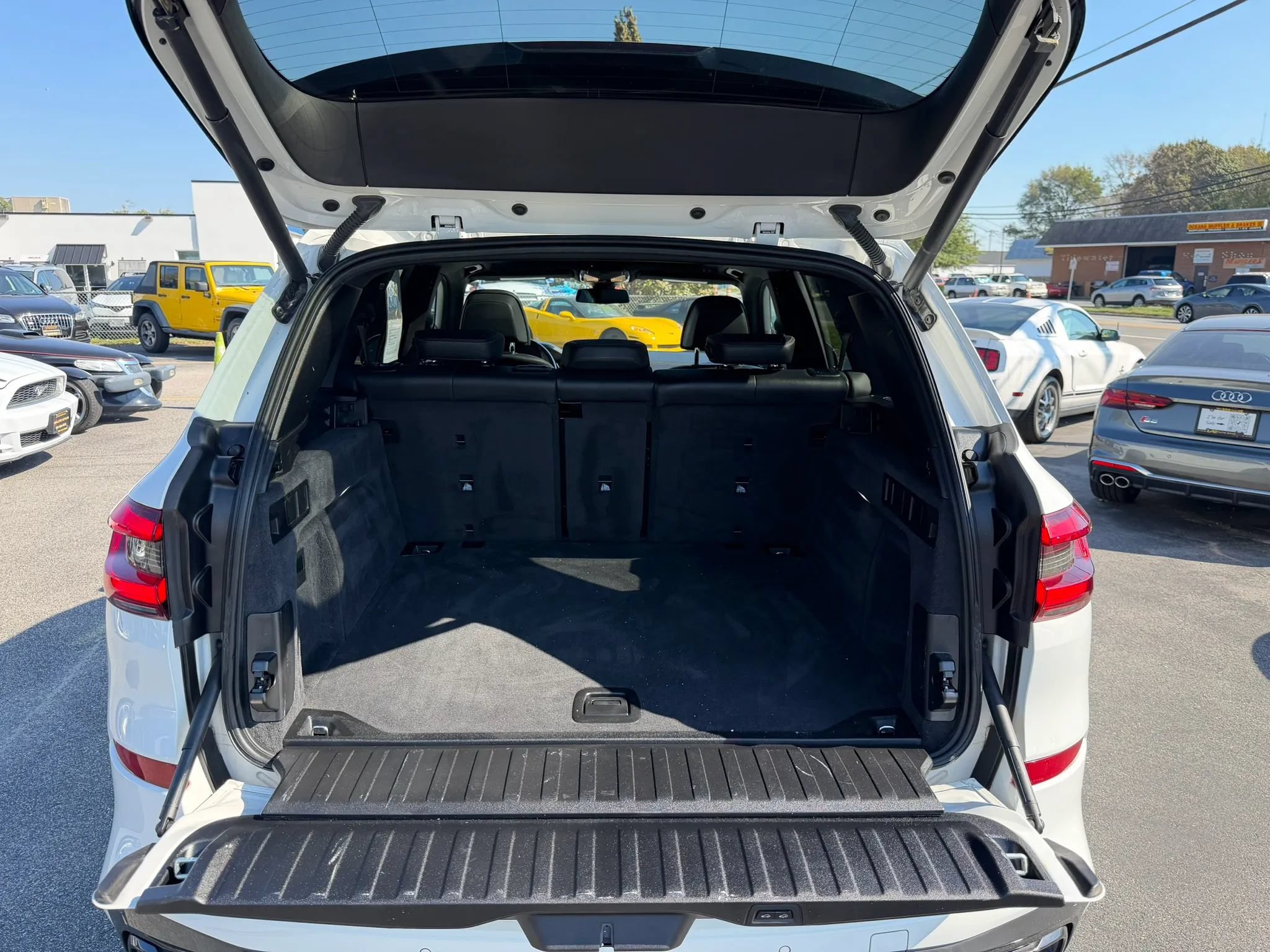 Used 2020 BMW X5 xDrive40i w/ M Sport Package AWD/4WD image 17