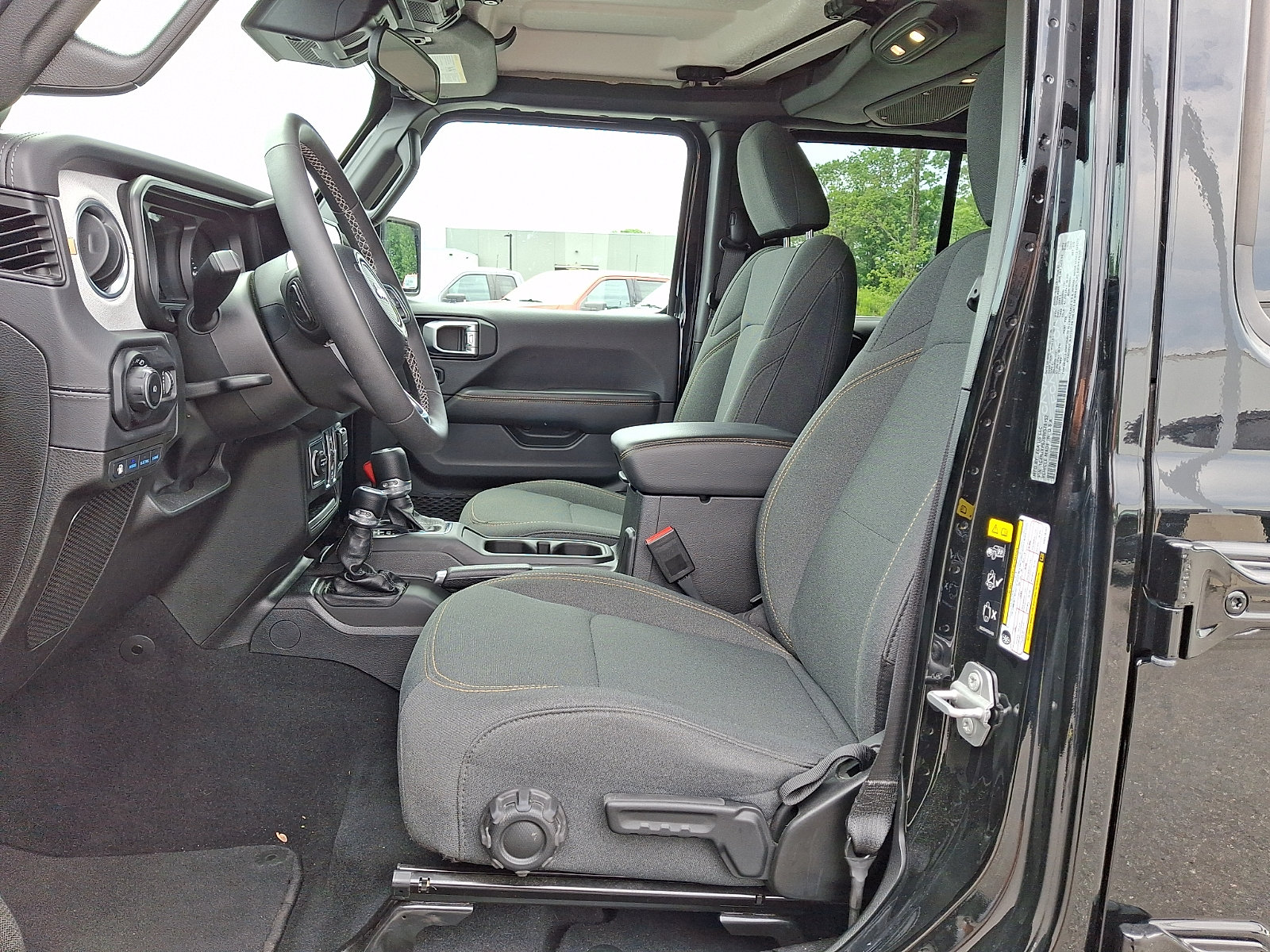 Used 2025 Jeep Wrangler Unlimited Sahara AWD/4WD image 13