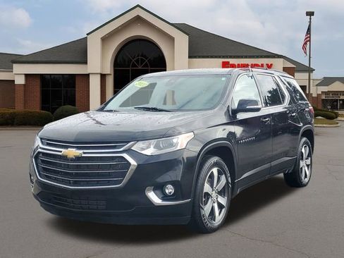 Used 2021 Chevrolet Traverse LT w/ LT Premium Package image 2