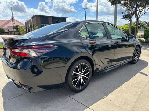 Used 2024 Toyota Camry SE FWD image 5