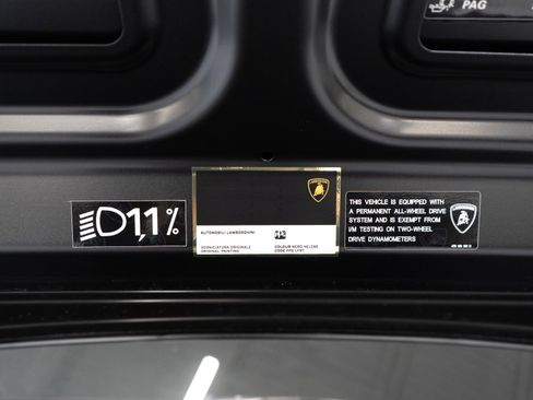 Used 2020 Lamborghini Huracan EVO image 25