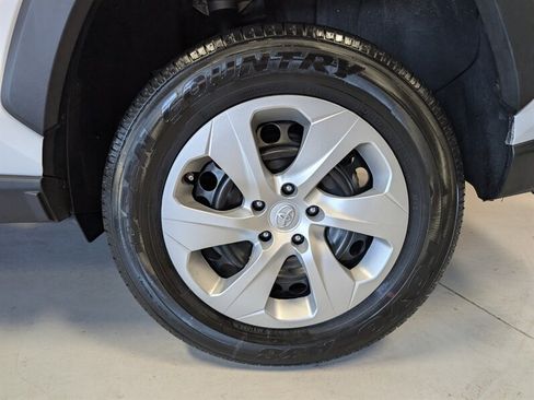 Used 2023 Toyota RAV4 LE AWD/4WD image 14
