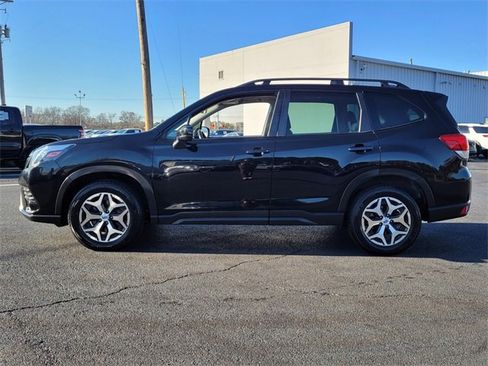 Used 2023 Subaru Forester Premium image 6
