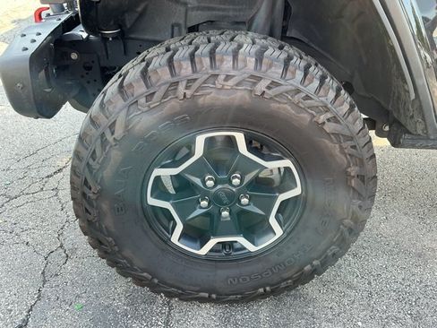 Used 2023 Jeep Wrangler Unlimited Rubicon AWD/4WD image 9