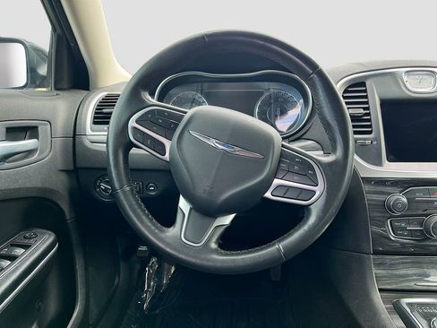 Used 2021 Chrysler 300 Touring w/ Driver Convenience Group RWD image 11