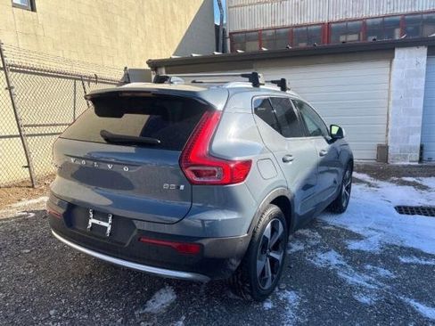 Used 2023 Volvo XC40 B5 Plus w/ Driver Assist Package image 4