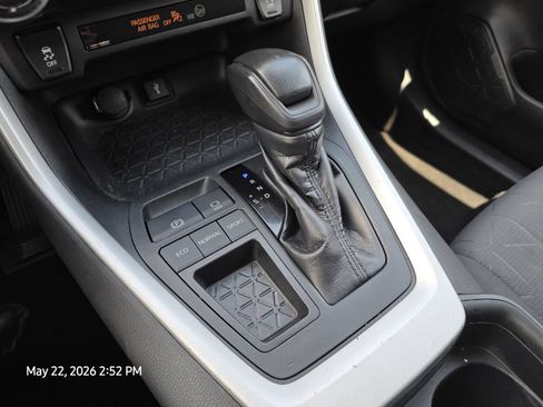 Used 2020 Toyota RAV4 XLE FWD image 25