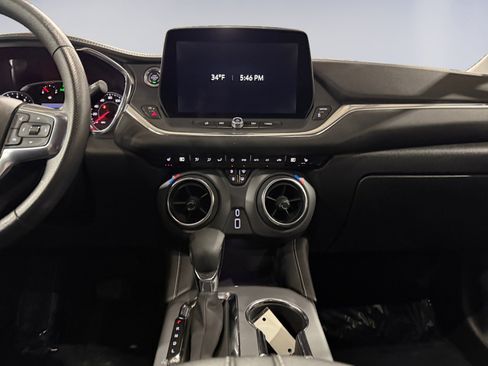 Used 2025 Chevrolet Blazer LT FWD image 11