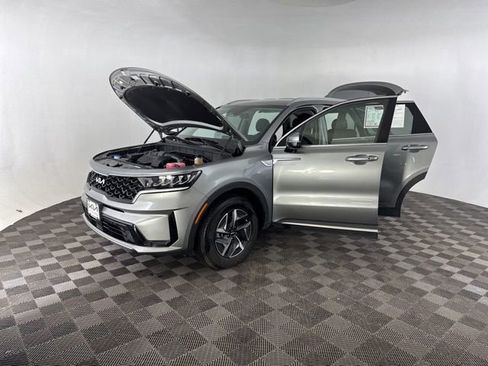 Certified 2024 Kia Sorento EX image 12