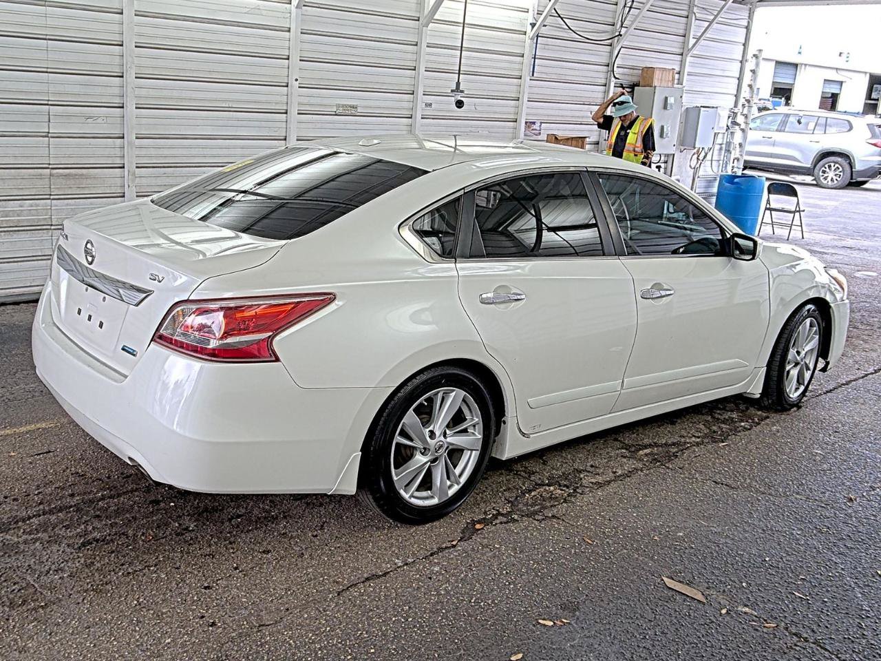 Used 2013 Nissan Altima 2.5 SV FWD image 3