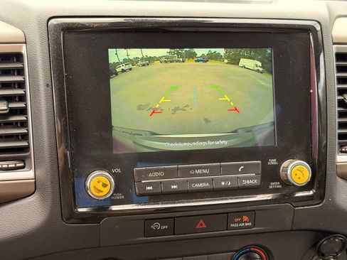 Used 2024 Nissan Frontier SV RWD image 18
