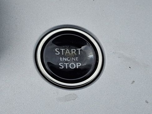 New 2025 Land Rover Range Rover SE image 18