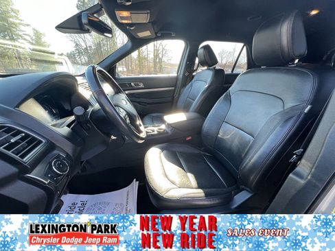 Used 2018 Ford Explorer XLT w/ Equipment Group 202A image 18