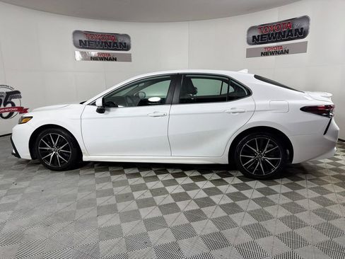Used 2023 Toyota Camry SE image 6