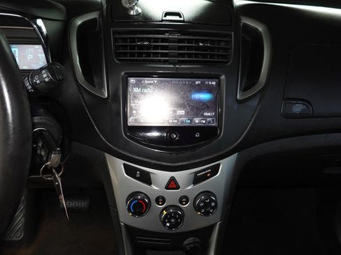 Used 2016 Chevrolet Trax LT w/ LT Convenience Package FWD image 14