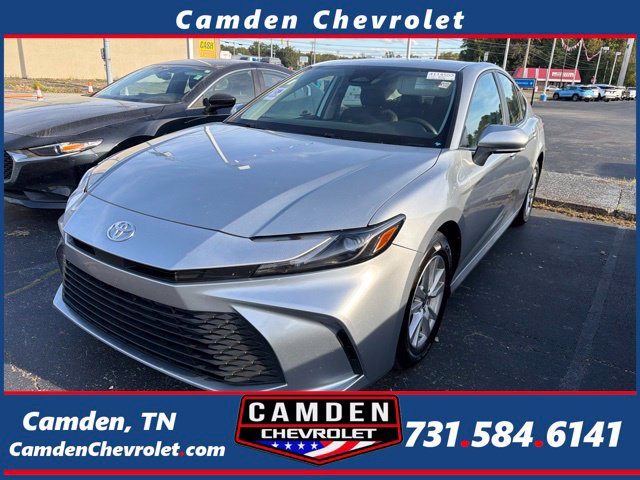 Used 2025 Toyota Camry LE FWD image 1