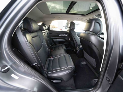 Used 2023 Genesis GV70 2.5T w/ Advanced Package image 25