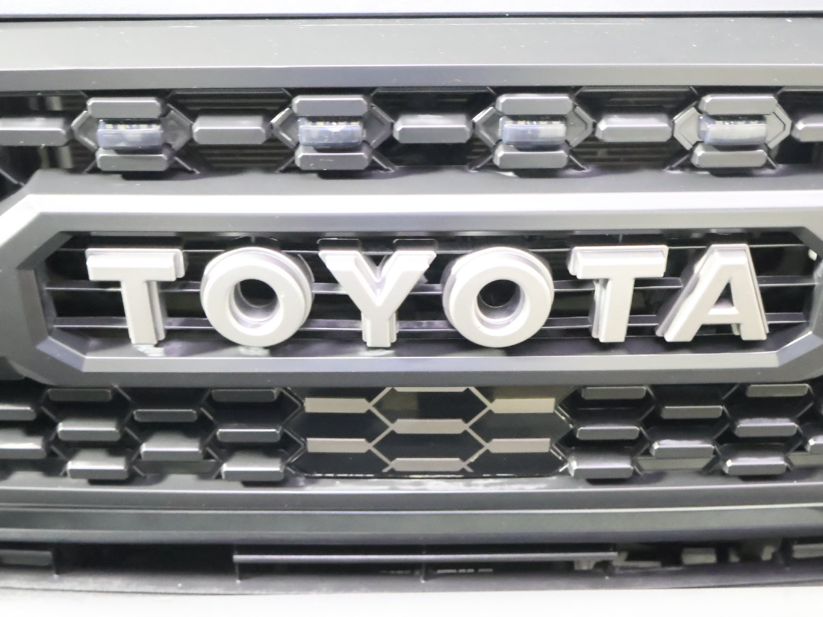 Used 2019 Toyota Tacoma TRD Off-Road w/ Technology Package AWD/4WD image 13