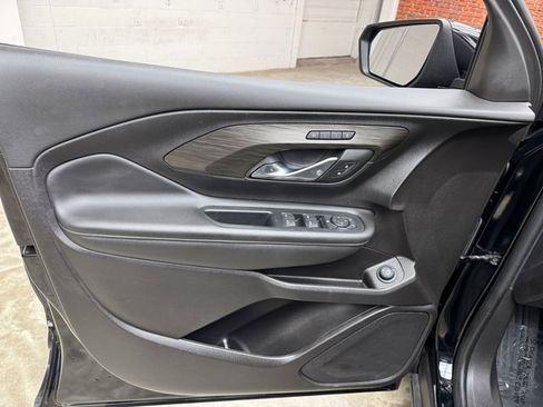 Used 2024 GMC Terrain SLT image 10