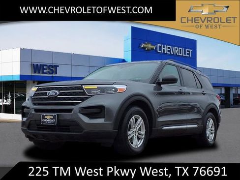 Used 2022 Ford Explorer XLT image 1