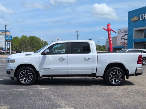 Used 2025 RAM 1500 Laramie AWD/4WD image 2