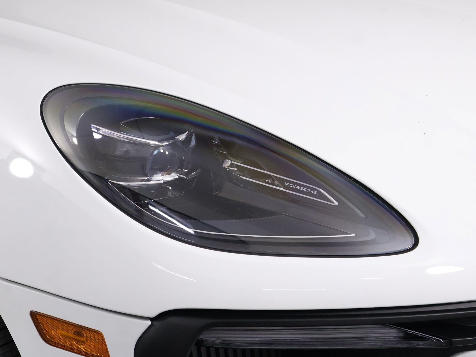 Certified 2022 Porsche Macan S AWD/4WD image 28