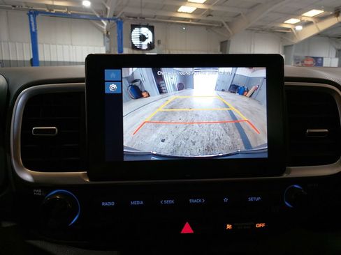 Certified 2025 Hyundai Venue SE FWD image 24