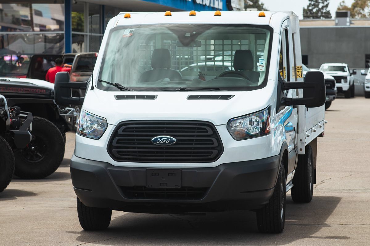 Used 2018 Ford Transit 250 138 RWD image 4