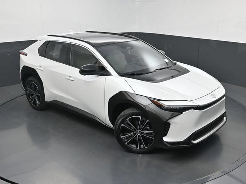 Used 2024 Toyota bZ4X AWD w/ Weather Package image 32