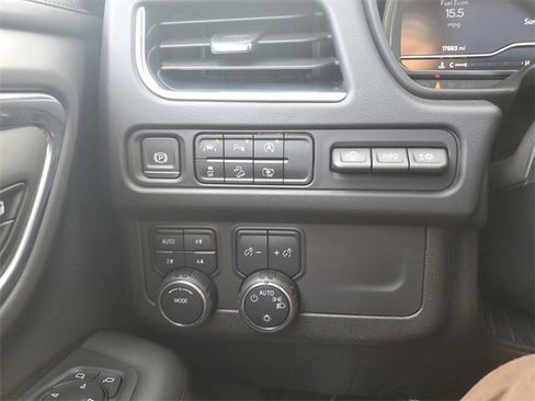 Used 2024 Chevrolet Suburban High Country image 23