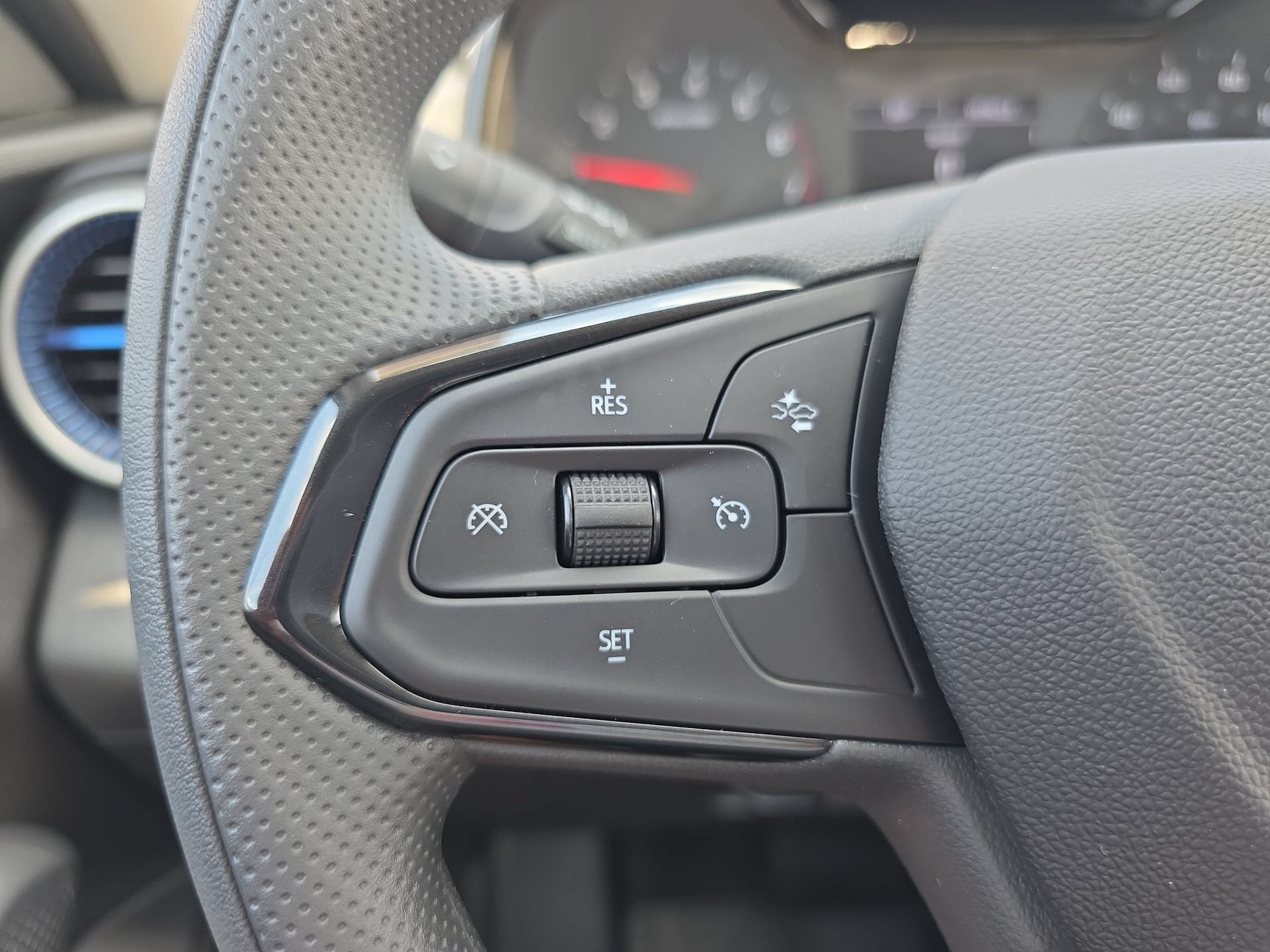New 2026 Chevrolet Trax LS w/ LS Convenience Package FWD image 19