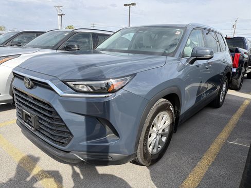 Used 2024 Toyota Grand Highlander AWD image 4