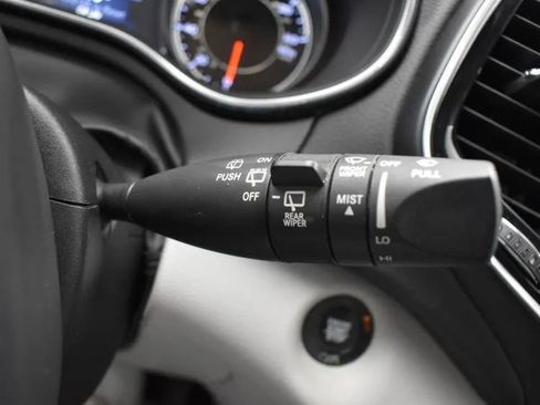 Used 2020 Jeep Cherokee Limited image 26