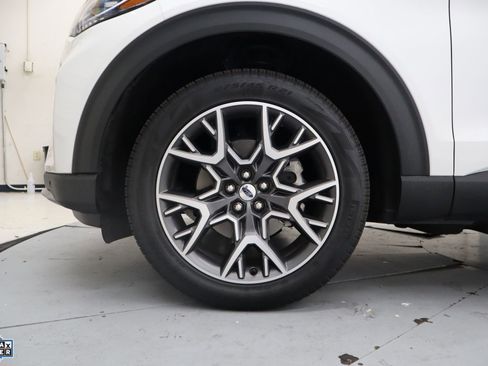 Certified 2025 Ford Explorer Platinum w/ Ultimate Package AWD/4WD image 12
