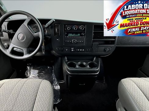 Used 2025 GMC Savana 3500 LT w/ LT Preferred Equipment Group RWD image 7