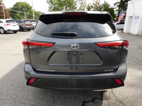 Used 2021 Toyota Highlander LE AWD/4WD image 4