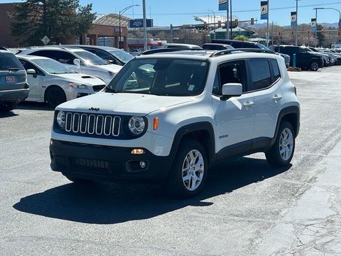 Used 2018 Jeep Renegade Latitude w/ Advanced Technology Group AWD/4WD image 9