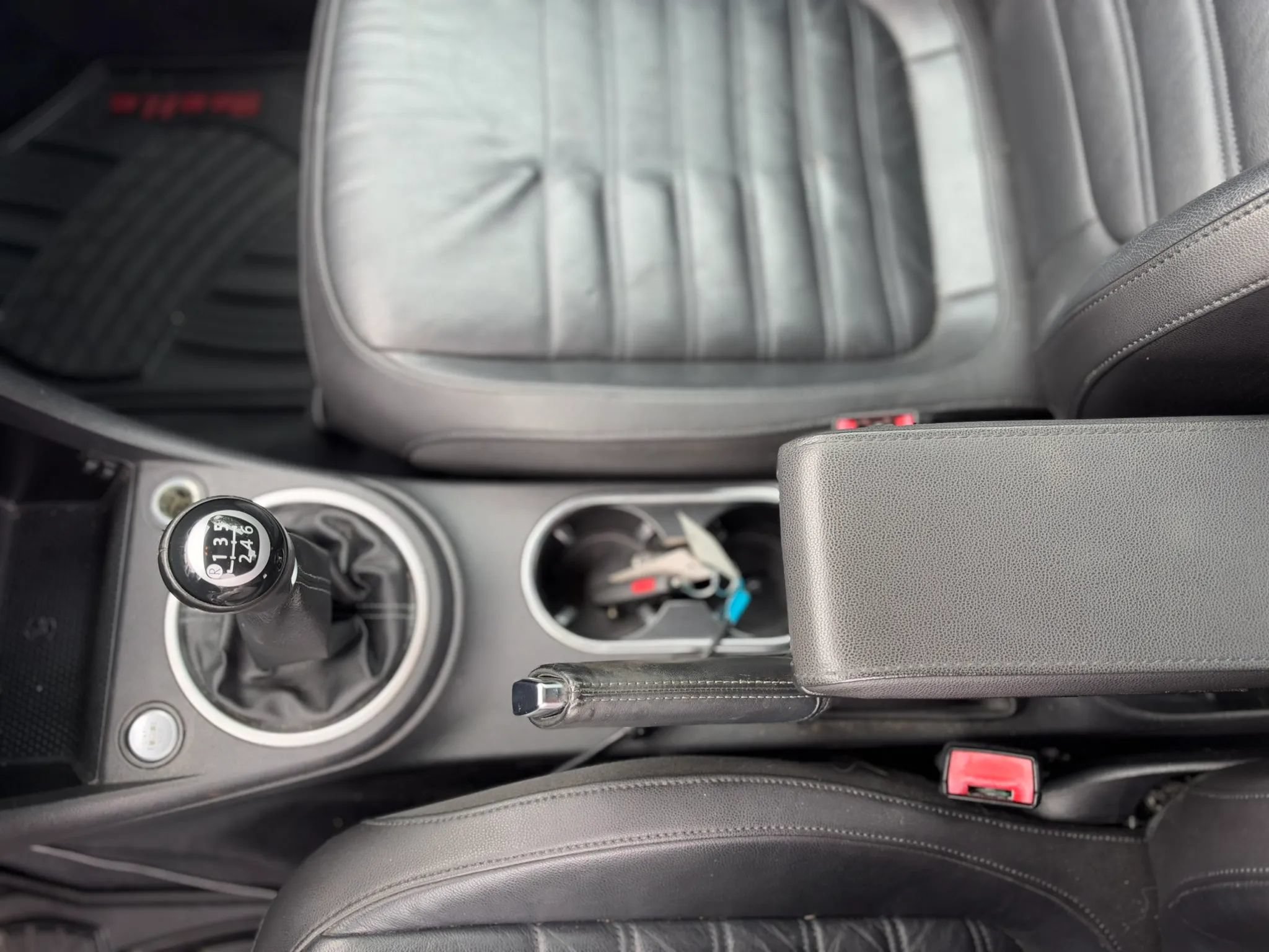 Used 2013 Volkswagen Beetle R-Line FWD image 16