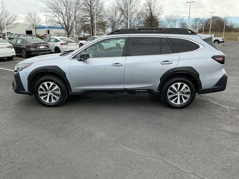 Used 2025 Subaru Outback Premium image 9